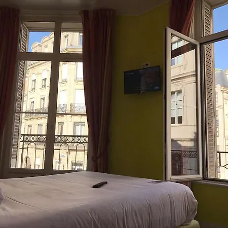 Aux Sacres Reims, Centre Historique Hotel 3*
