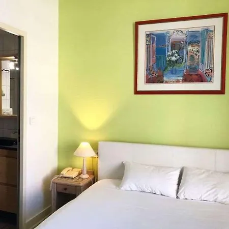 Hotel Brit Aux Sacres Centre 3*