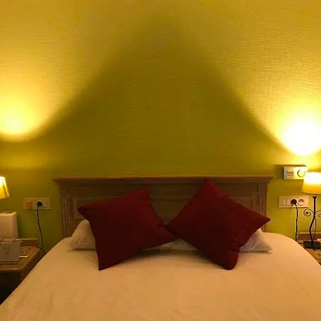Brit Aux Sacres Centre Hotel