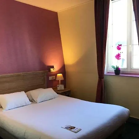 Brit Aux Sacres Centre Hotel 3*