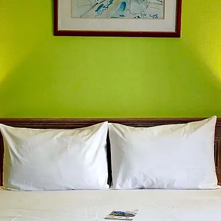 Hotel Aux Sacres Reims, Centre Historique 3*