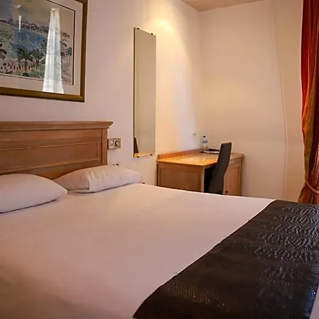 Aux Sacres Reims, Centre Historique Hotel 3*