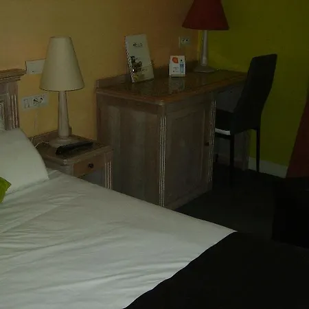 Hotel Brit Aux Sacres Centre 3*