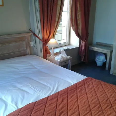 Hotel Brit Aux Sacres Centre 3*