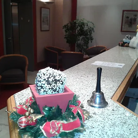 Hotel Brit Aux Sacres Centre