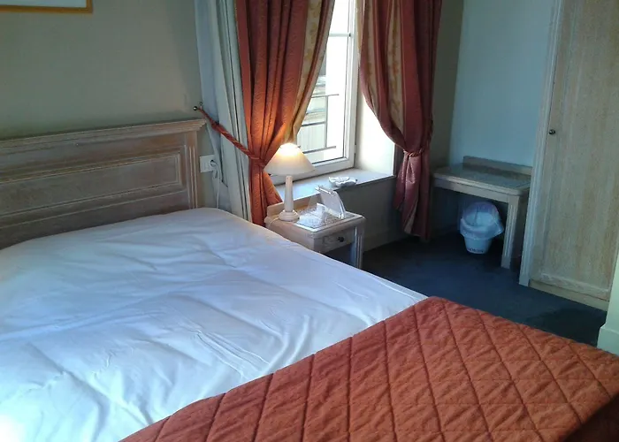 Hotel Aux Sacres Reims, Centre Historique 3*