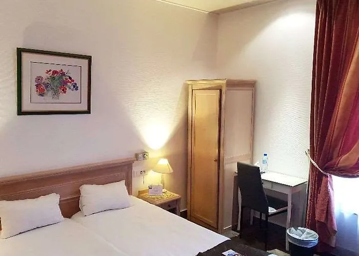 Hotel Aux Sacres Reims, Centre Historique 3*